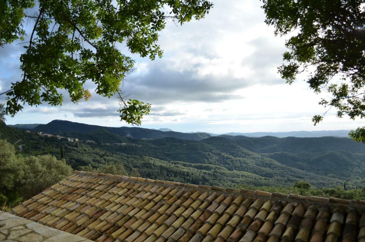 Castelli Olive Press Pensionat Acharavi  Exteriör bild