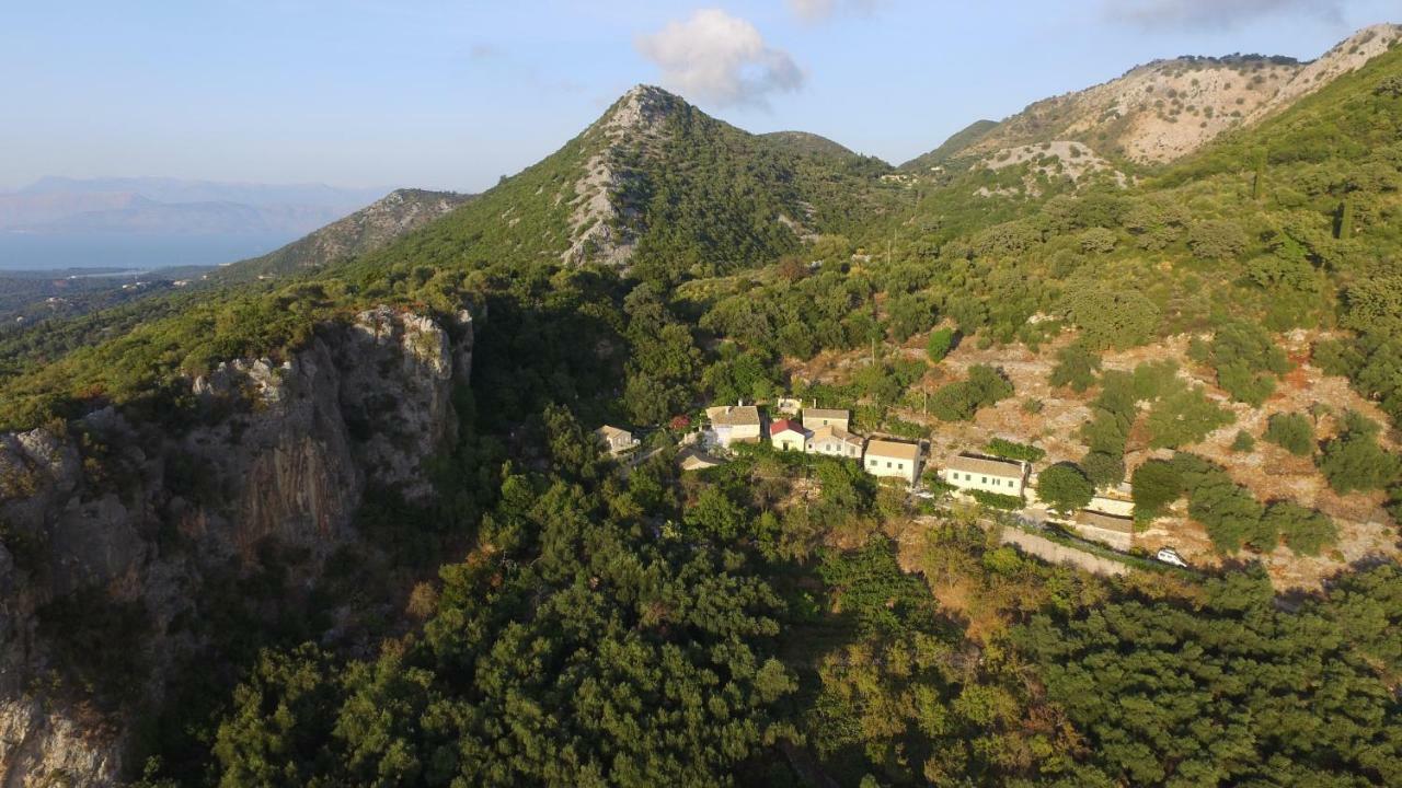 Castelli Olive Press Pensionat Acharavi  Exteriör bild