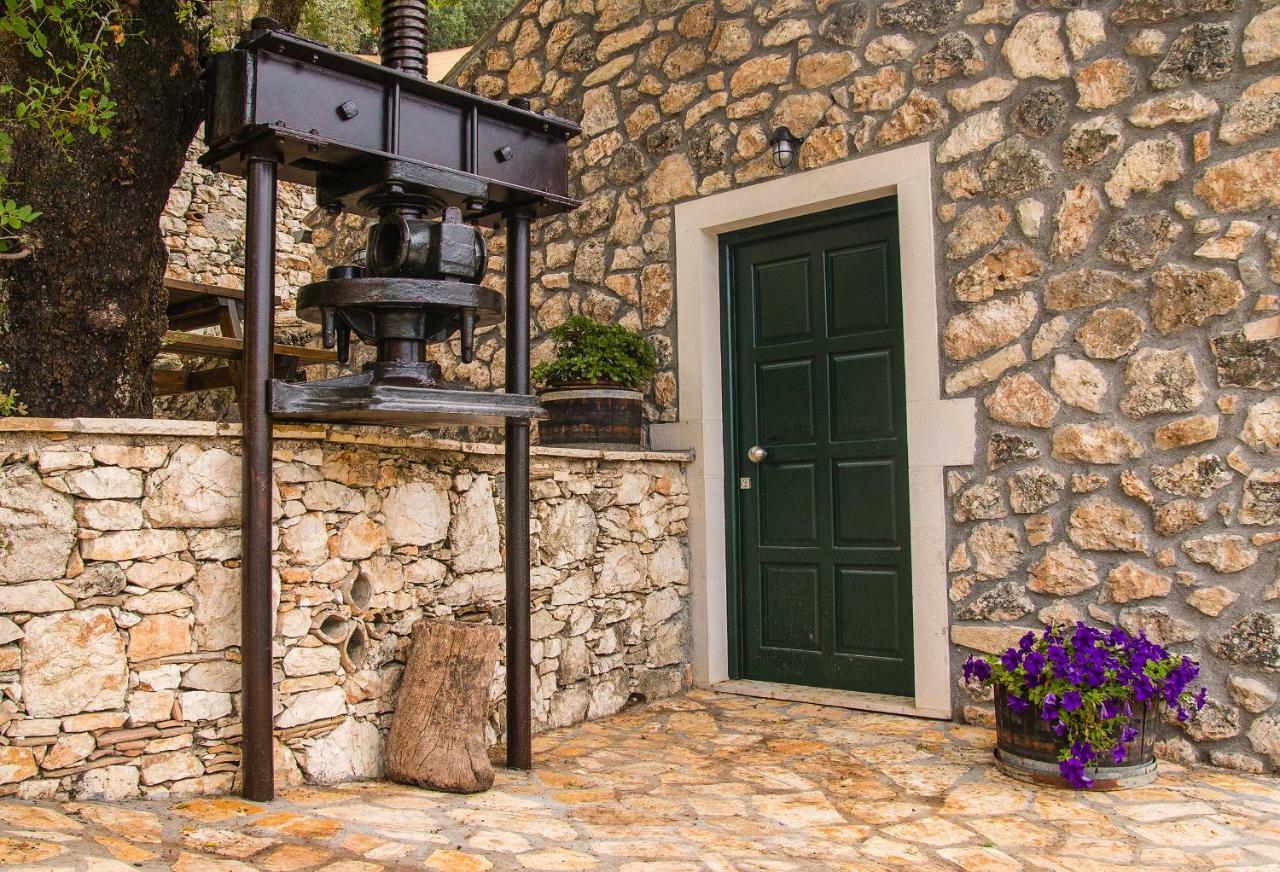 Castelli Olive Press Pensionat Acharavi  Exteriör bild