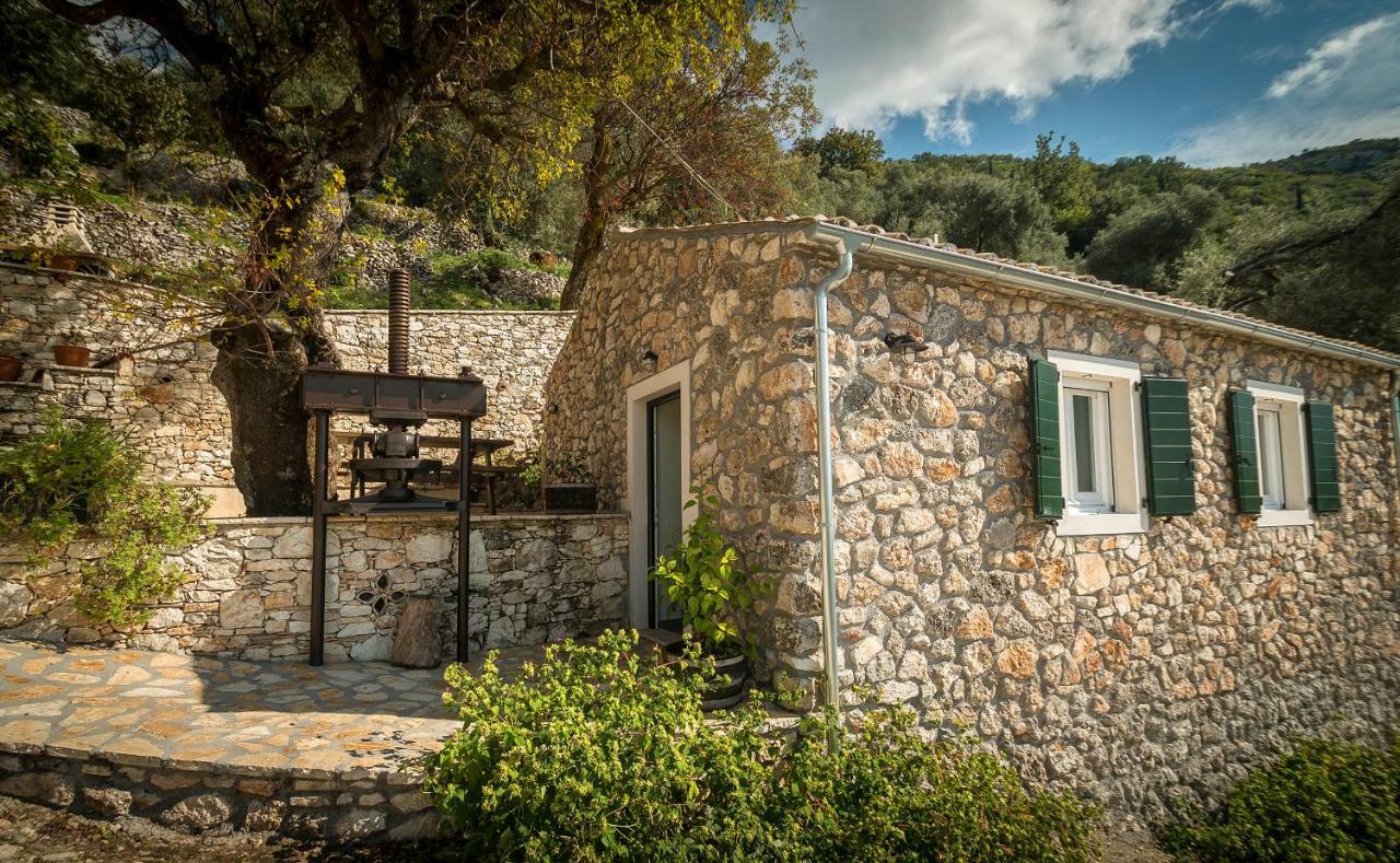 Castelli Olive Press Pensionat Acharavi  Exteriör bild
